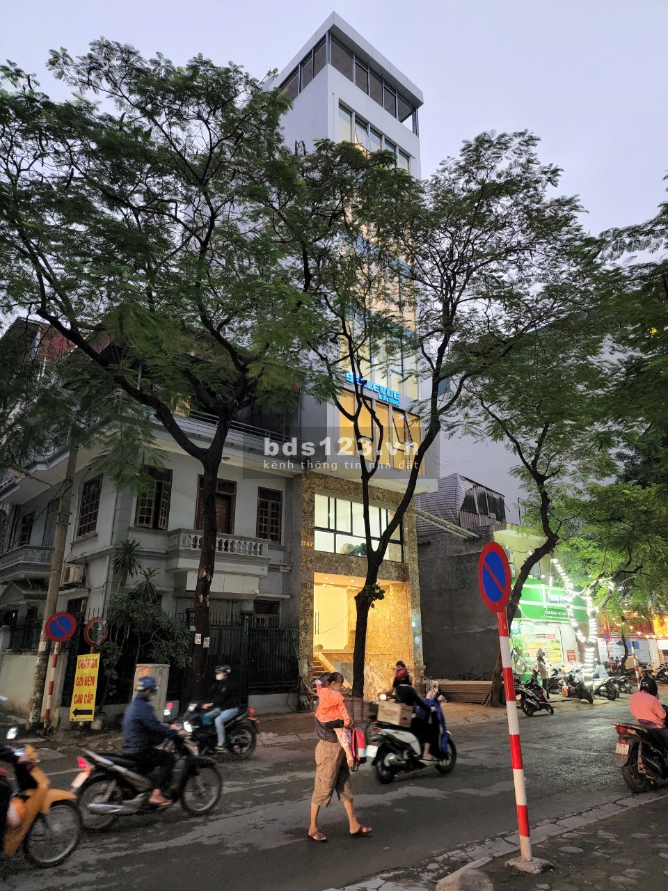 Cho thuê nhà mới nguyên căn 8 tầng mặt đường Ngụy Như Kon Tum, Thanh Xuân