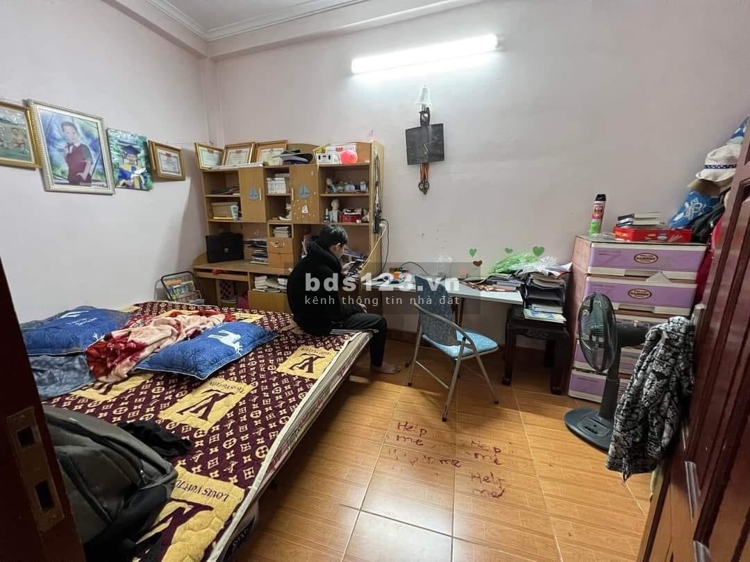 Chính chủ gửi bán nhà đẹp giá hạt dẻ phố Yên Xá, DTSD 40m² x 4 tầng, 4 PN, giá 2,98 tỷ
