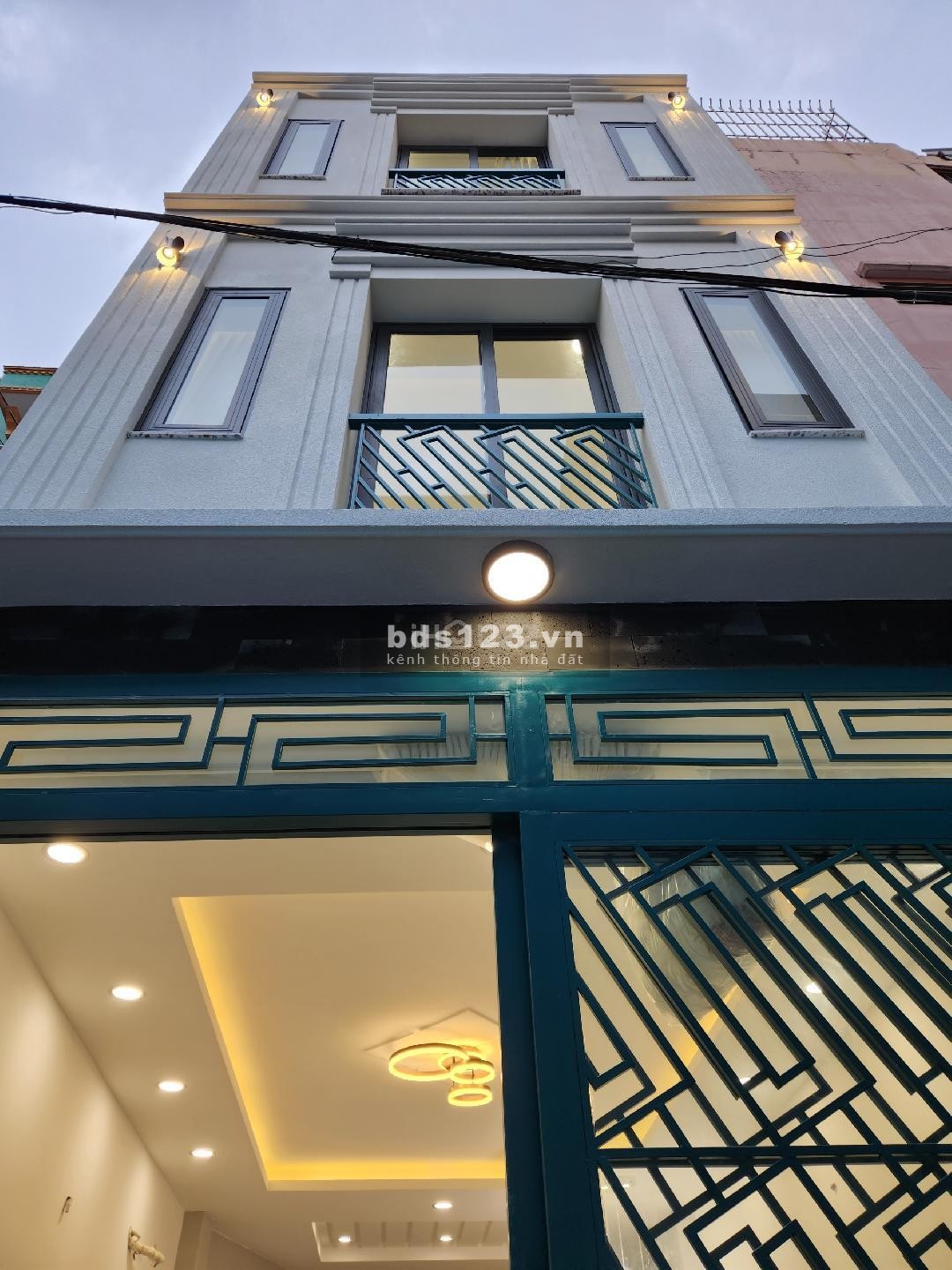 Bán nhà mới HXH Huỳnh Văn Bánh, tặng nội thất cao cấp, DT 36m², giá chỉ 6,6 tỷ