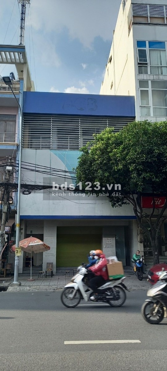 Bán nhà mặt tiền Hoàng Văn Thụ, dt 146m² x 3 tầng, ngộp bank bán gấp