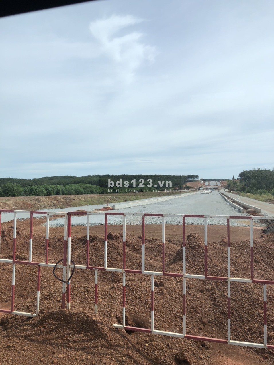 Bán gấp đất tuyến số 4 mặt đường nhựa quy hoạch 42m, vào ngay KCN Becamex Đồng Phú