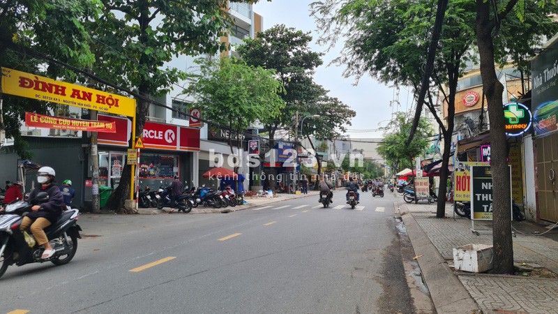 Bán nhà đã đúc 3 tầng, hẻm 6m, giá 5,1 tỷ, LH 0924820288