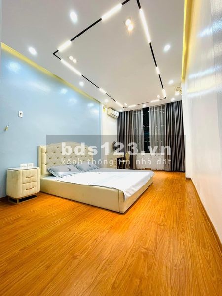 Bán nhà phố Nguyễn Ngọc Vũ, DT 35m² x 5 tầng, MT 4m, thiết kế sang trọng, khách mua về ở luôn