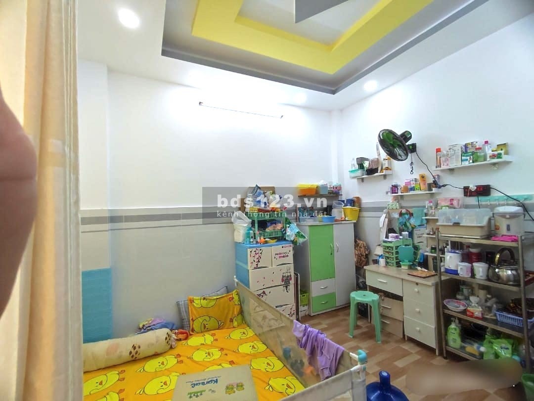 Bán nhà hẻm nhựa 5m thông 4pn, dt 43m2, 3 tầng sát Đầm Sen, giá 6.68 tỷ