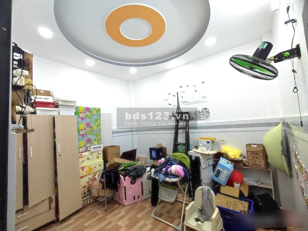 Bán nhà hẻm nhựa 5m thông 4pn, dt 43m2, 3 tầng sát Đầm Sen, giá 6.68 tỷ