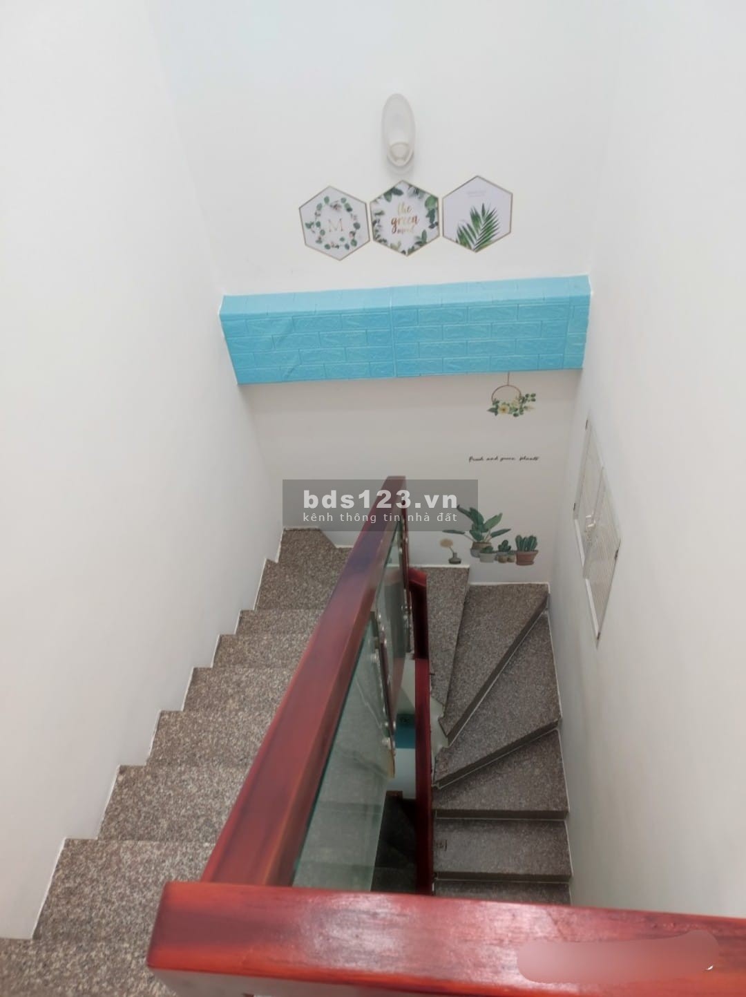 Bán nhà hẻm nhựa 5m thông 4pn, dt 43m2, 3 tầng sát Đầm Sen, giá 6.68 tỷ
