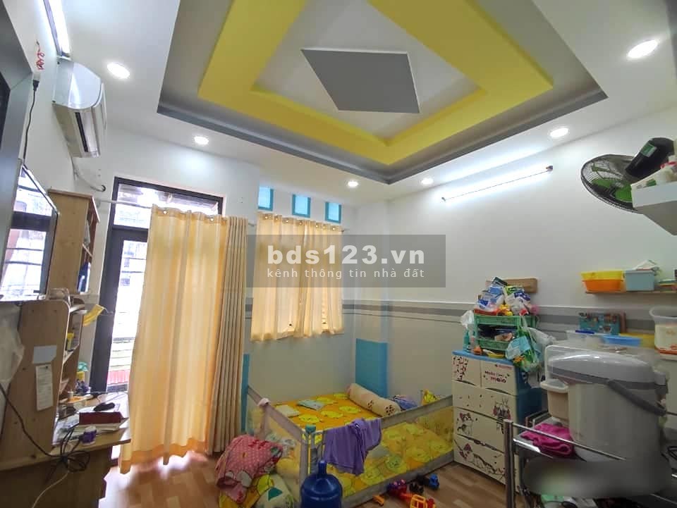 Bán nhà hẻm nhựa 5m thông 4pn, dt 43m2, 3 tầng sát Đầm Sen, giá 6.68 tỷ