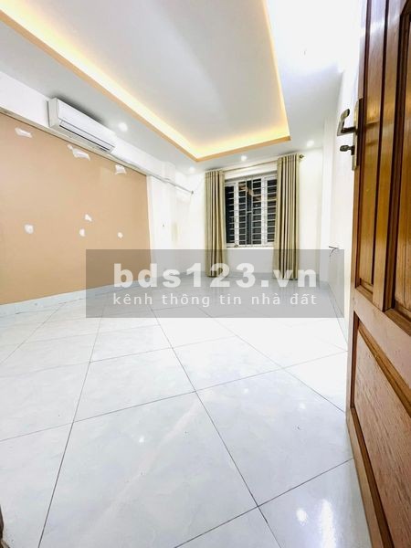 Bán nhà phố Nguyễn Ngọc Vũ, DT 35m² x 5 tầng, MT 4m, thiết kế sang trọng, khách mua về ở luôn