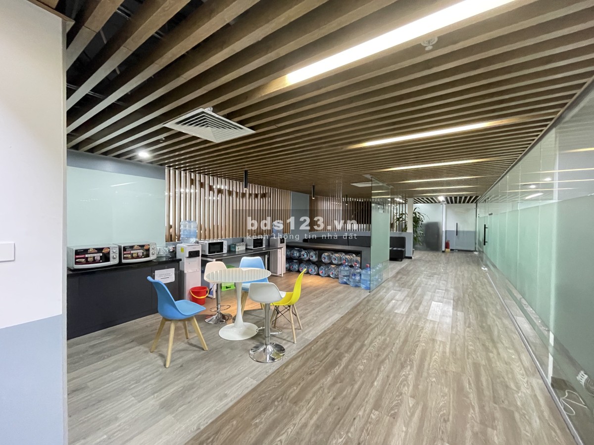 Chuyển nhượng Văn phòng Nam Từ Liêm - Cầu Giấy sàn 420m2, chỉ việc chuyển đồ vào làm
