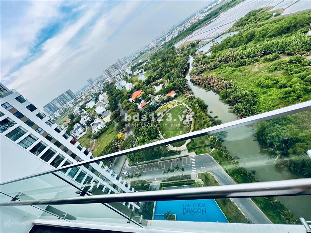 Cho thuê căn 2PN - 82m2 bancon rộng view công viên và biệt thự, có bếp rèm và bếp từ, giá 11.5 triệu