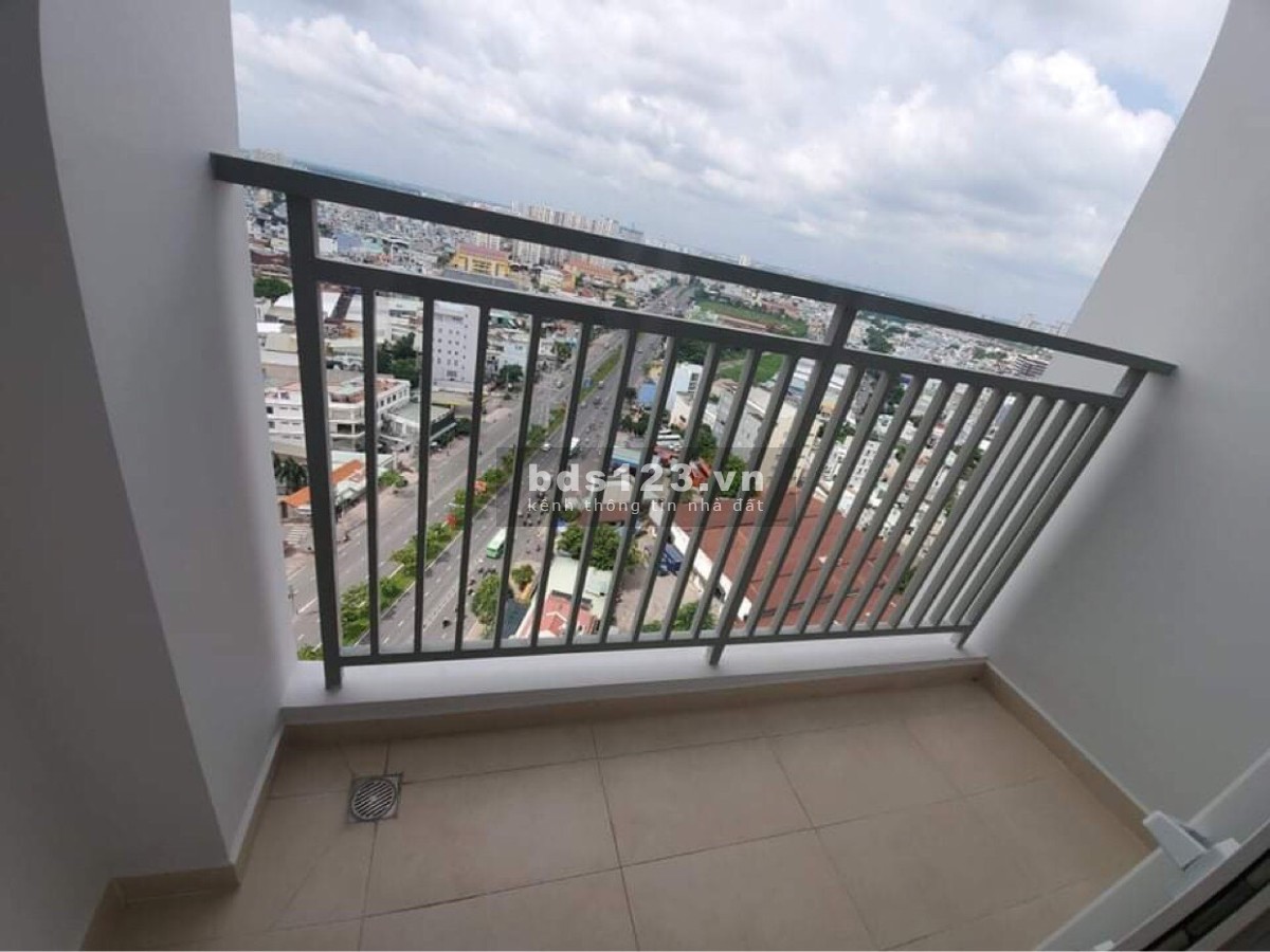 Cho thuê căn hộ Moonlight Boulevard - 3pn 2wc có rèm + máy lạnh 13 triệu/tháng.Lh: 0938308438.