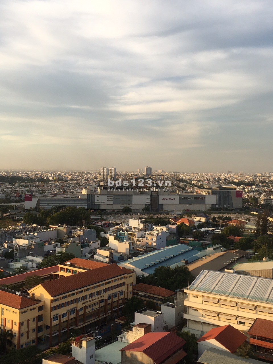 Cho thuê căn hộ Moonlight Boulevard - 3pn 2wc có rèm + máy lạnh 13 triệu/tháng.Lh: 0938308438.