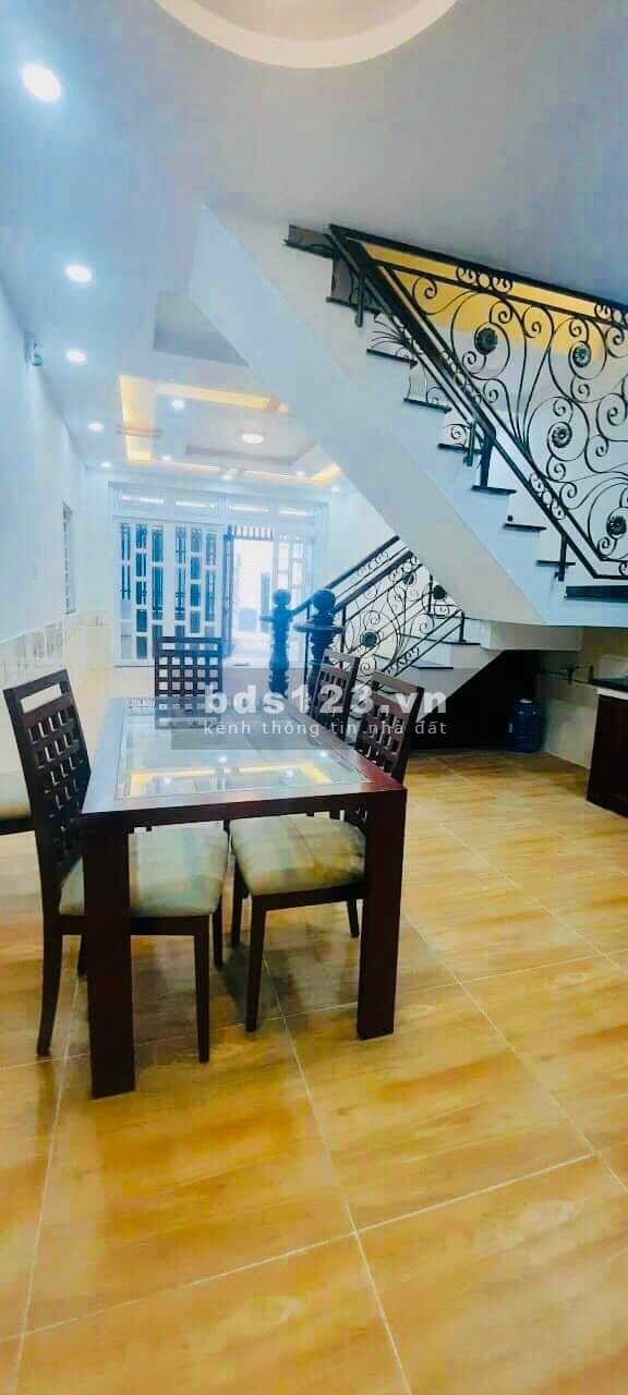 Cần bán gấp nhà hẻm xe hơi Lê Đức Thọ, Gò Vấp 2 tầng, giá cả thương lượng