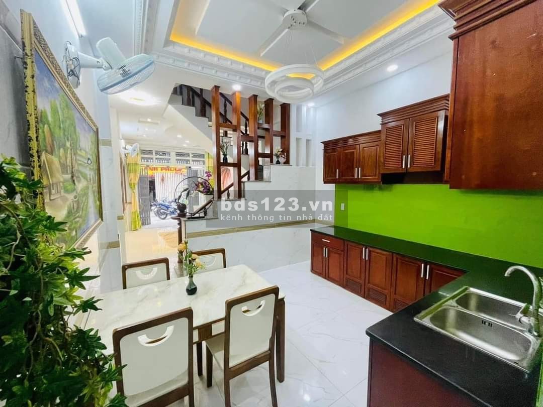 Bán nhà mặt tiền Gò Vấp, xe hơi vào nhà, giá bán 5 tỷ đồng