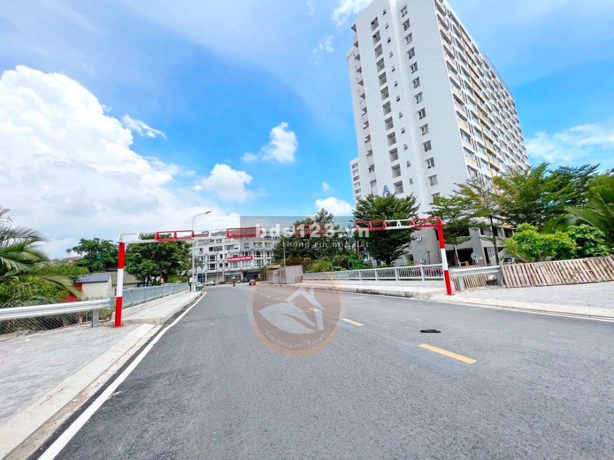 Cần bán lô đất Mặt Tiền Khu Dân Cư Nam Long, Quận 7