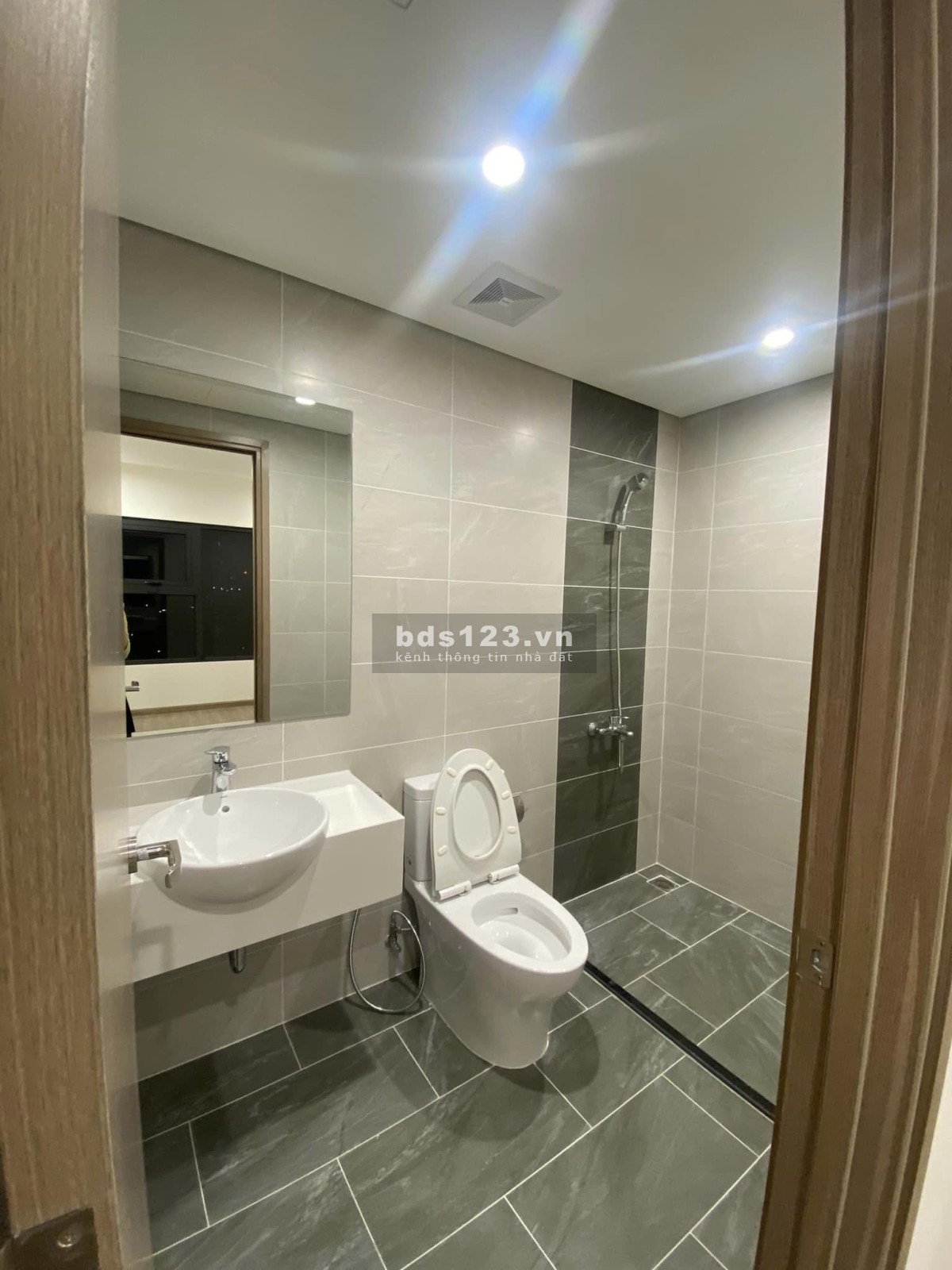 Nhà mới xây 100%,35m2 thoáng mát, giờ giấc tự do, an toàn, tiện ích đầy đủ Lh: 0949051879 Ms. Linh