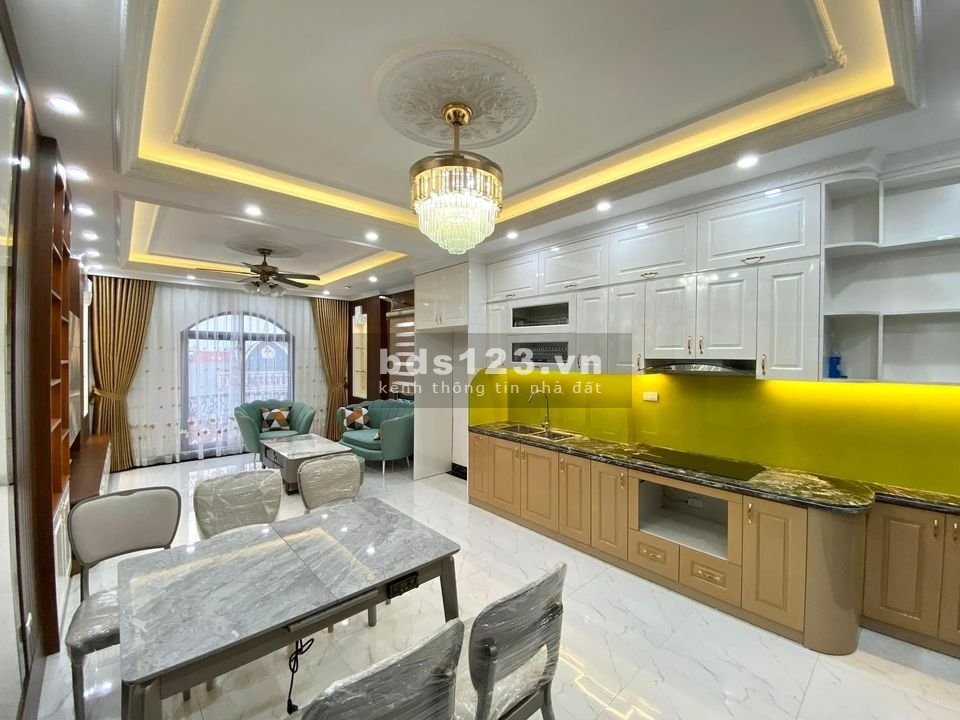 Bán nhà Tây Sơn ngã Tư Sở, quận Đống Đa, DT 40m² x 6 tầng, thang máy, giá 6 tỷ 5