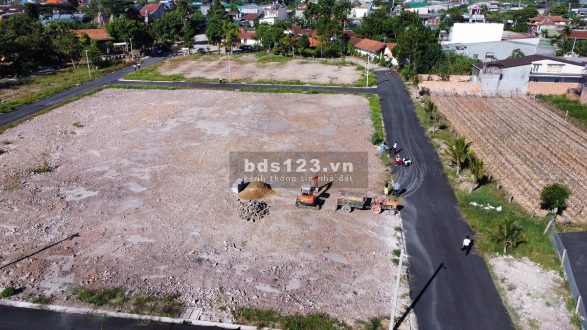 Bán lô đất đẹp thổ cư 120m2, giá 10.5 triệu/m2, khu dân cư, pháp lý đủ