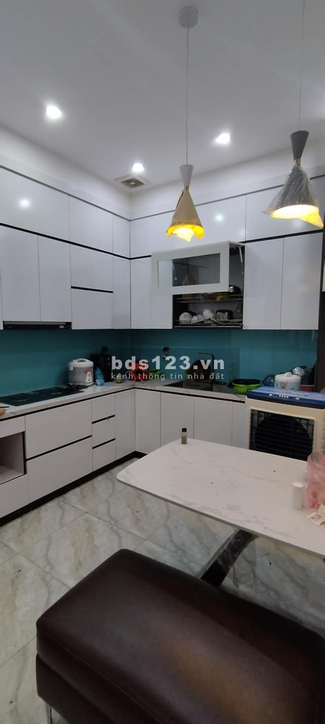 Bán gấp nhà chính chủ Mai Dịch, quận Cầu Giấy, DT 45m² x 5 tầng, mới đẹp, giá 6,8 tỷ