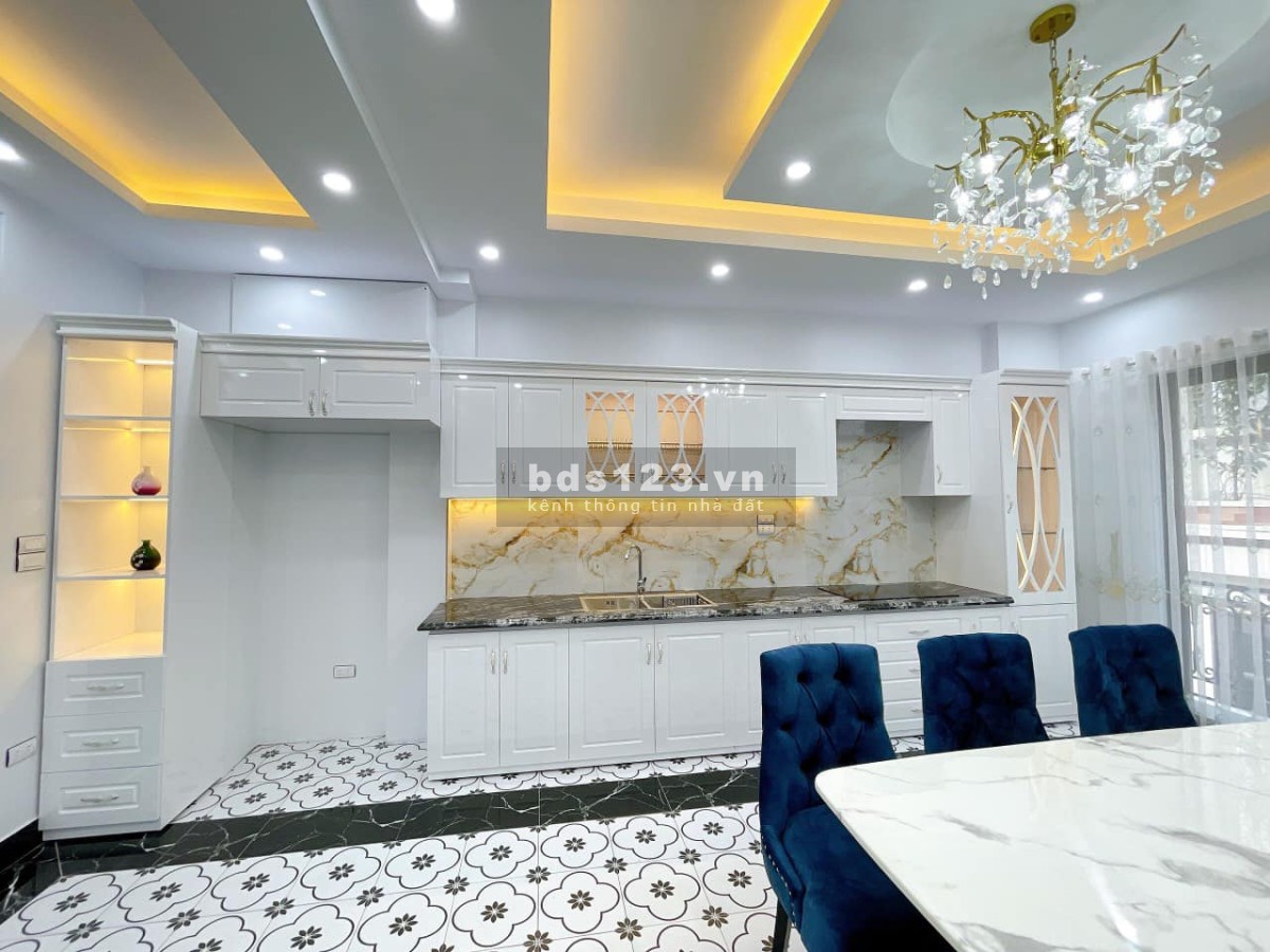 Bán nhà hiếm, kinh doanh đỉnh, ô tô vào nhà Âu Cơ,26m² x4tầng, nhỉnh 3 tỷ