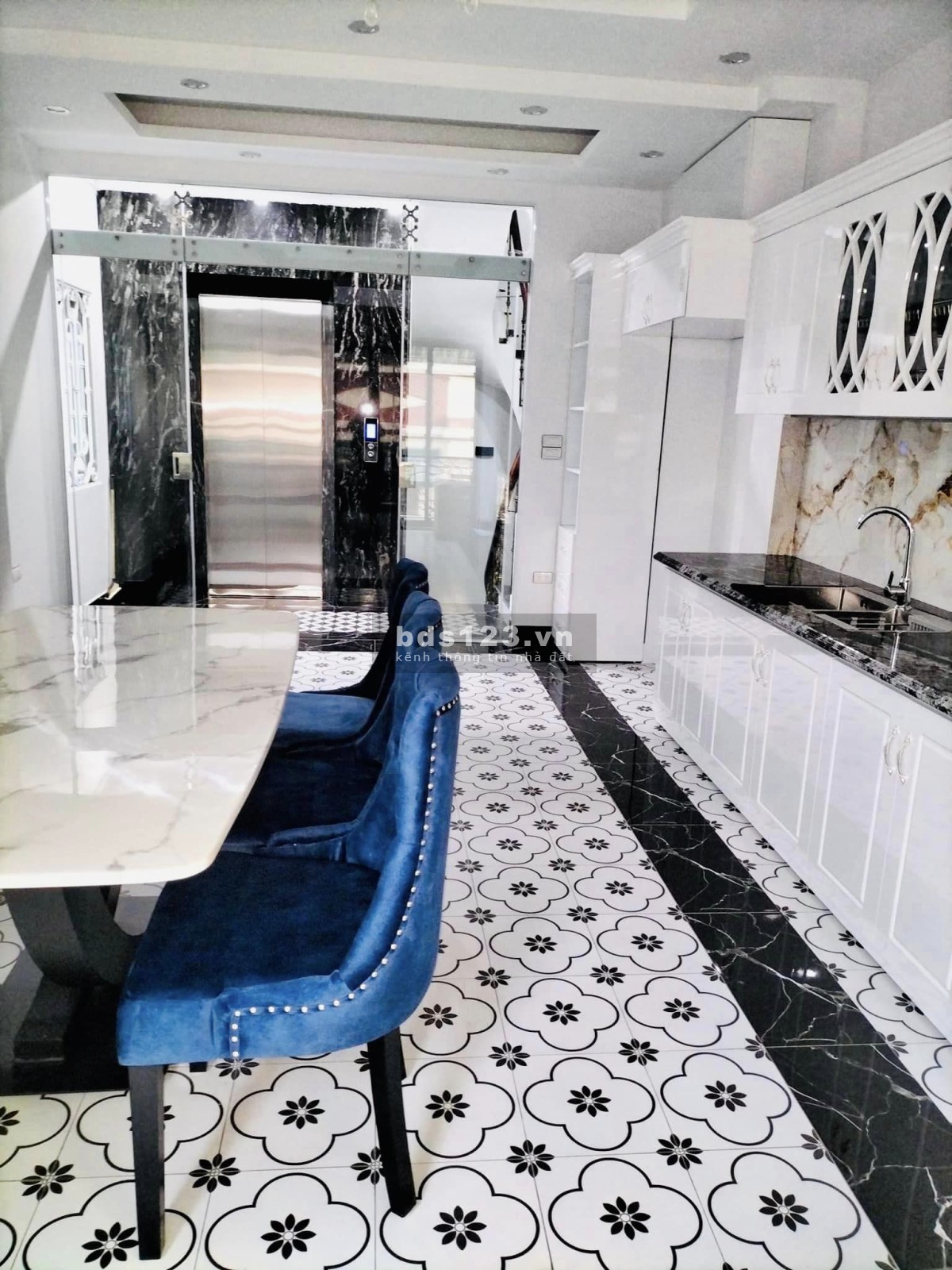 Bán nhà hiếm, kinh doanh đỉnh, ô tô vào nhà Âu Cơ,26m² x4tầng, nhỉnh 3 tỷ