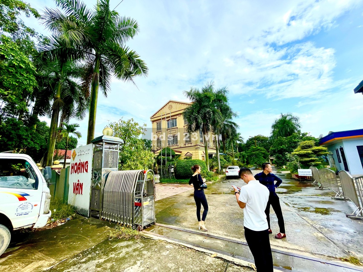 Bán lô đất thương mại, bán kèm cây xăng mặt đường quốc lộ lớn nối Vĩnh Phúc - Hà Nội