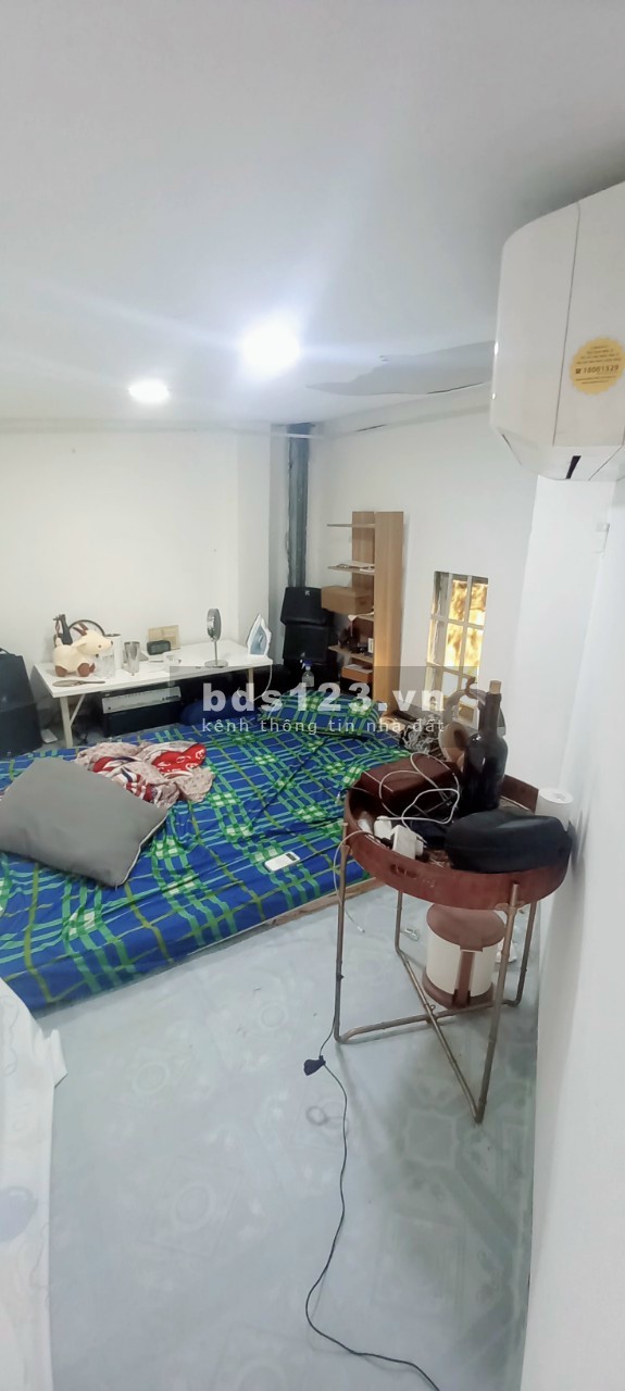 Phòng lầu 2, ban công riêng, MÁYLẠNH, GÁC, tiện đi lại. Gần chợ Phú Lâm