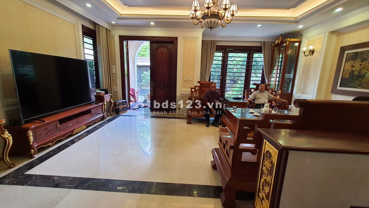 Bán biệt thự khu Linh Đàm dtsd 220m2, sổ đỏ chính chủ kinh doanh giá 44.8 tỷ