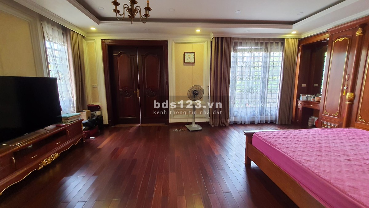 Bán biệt thự khu Linh Đàm dtsd 220m2, sổ đỏ chính chủ kinh doanh giá 44.8 tỷ