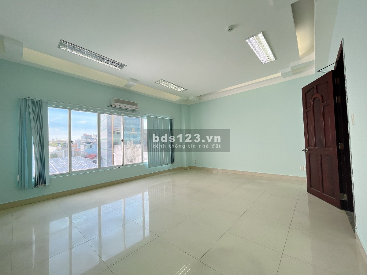 Cho thuê văn phòng 30m2 view kính sáng tại khu sân bay Tân Bình