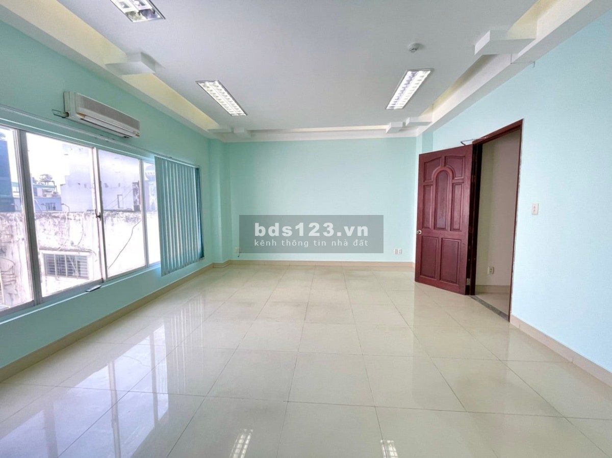 Cho thuê văn phòng 30m2 view kính sáng tại khu sân bay Tân Bình