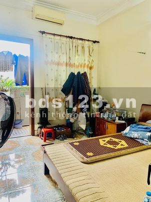 Bán nhà hiếm đường ô tô tránh, dừng đỗ thoải mái, tiện ích xung quanh vô vàn