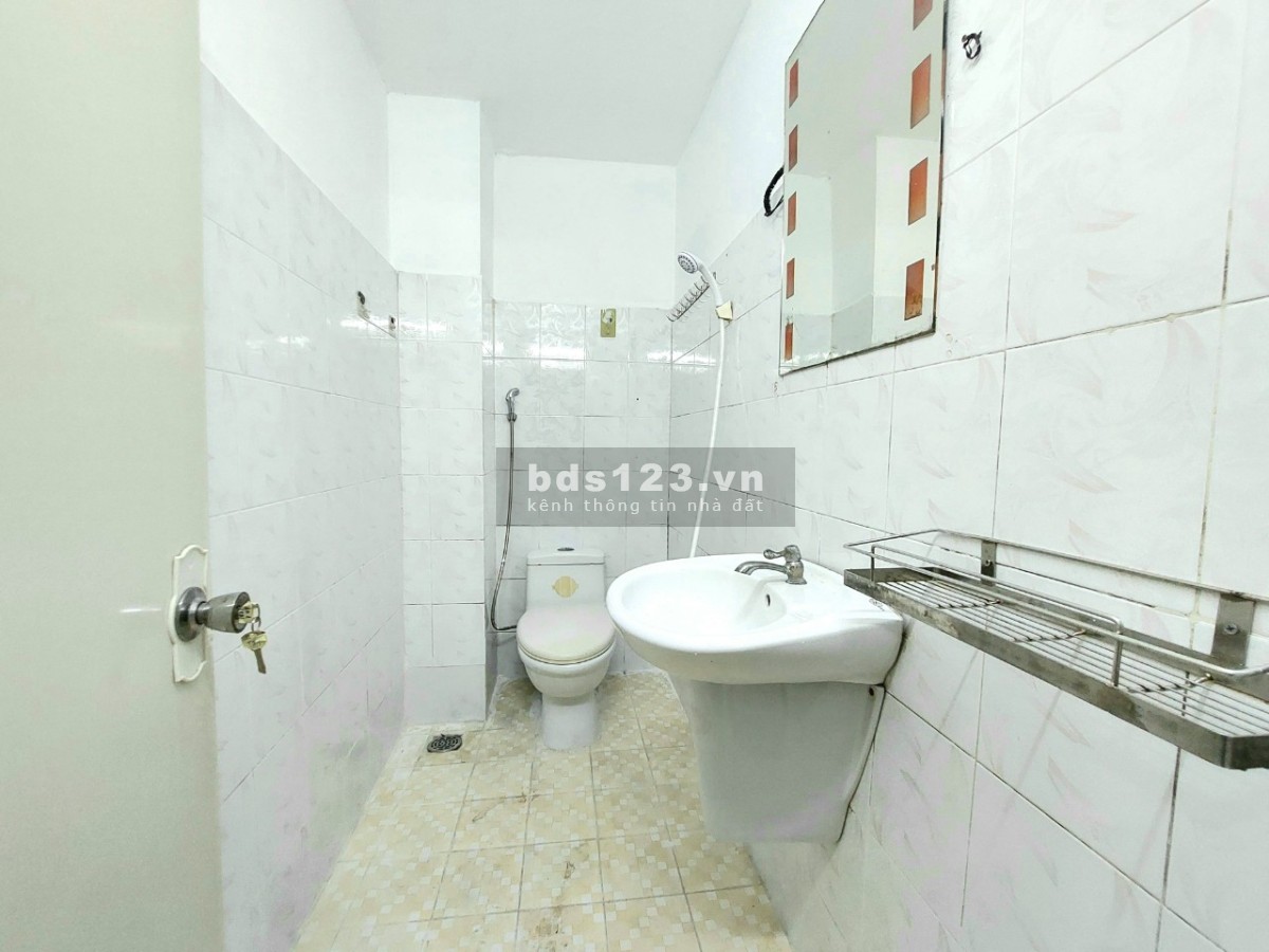 Cho thuê Căn hộ Studio có Nội thất cơ bản ngay Chợ Phạm Văn Hai và Lê Văn Sỹ