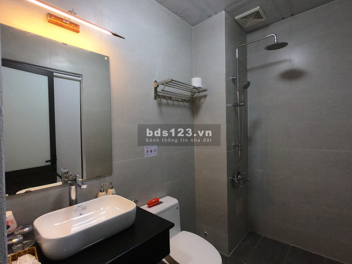Cho thuê khách sạn mặt biển Quy Nhơn 4 mặt tiền dt 150m2, 6 tầng giá tốt
