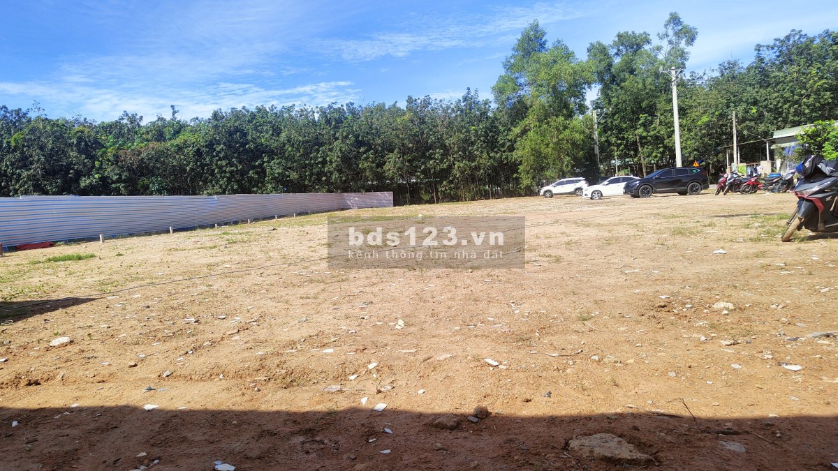 Đất xây kho xưởng, nhà trọ tại Bến Cát 3740m2, thổ cư 90m2, Đường xe container.