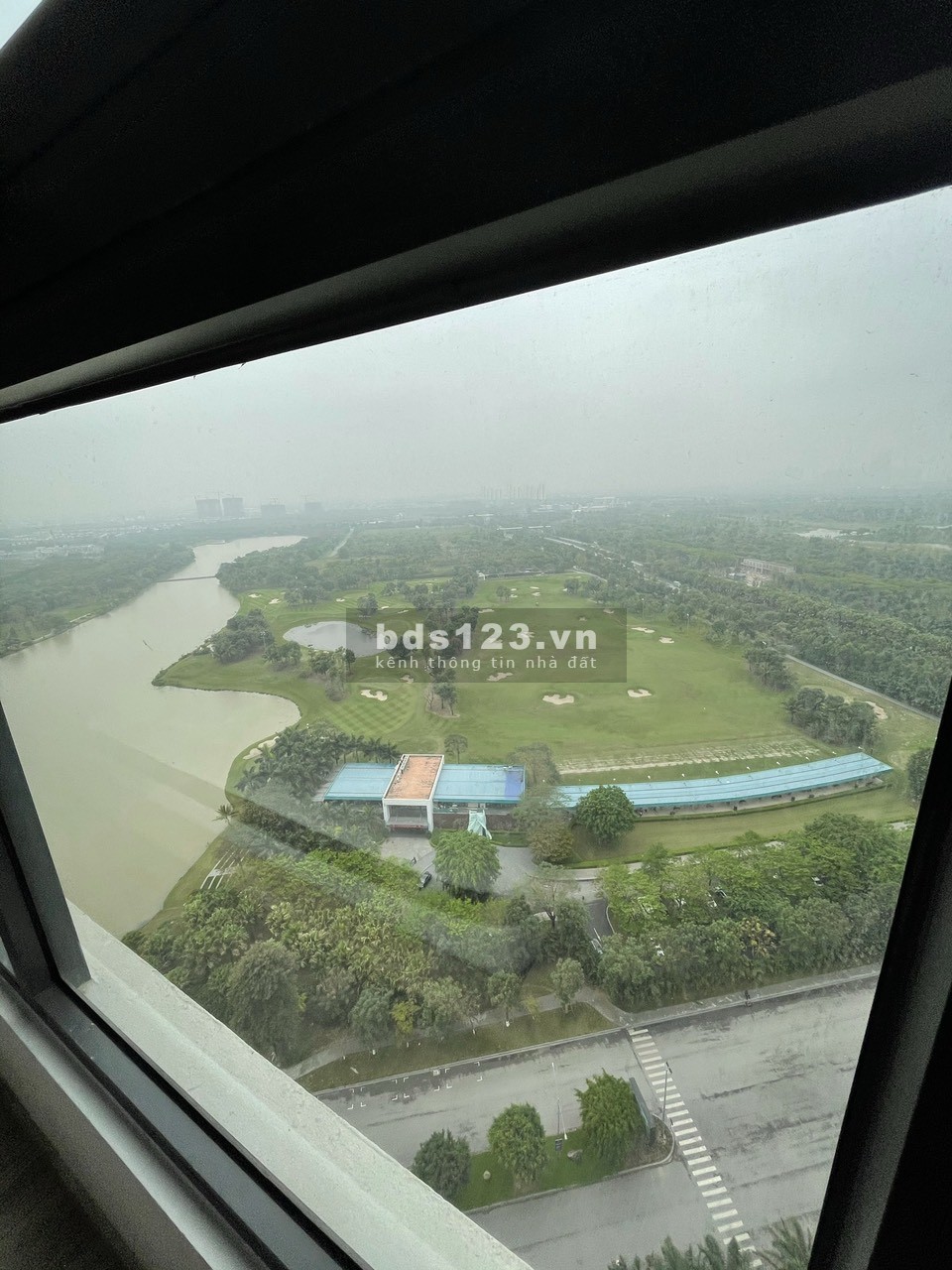 Càn bán căn hộ 69m tại Ecopark, thiết kế 2N 2VS. View sân Golf giá 2ty680 bao phí, lh 0964109408