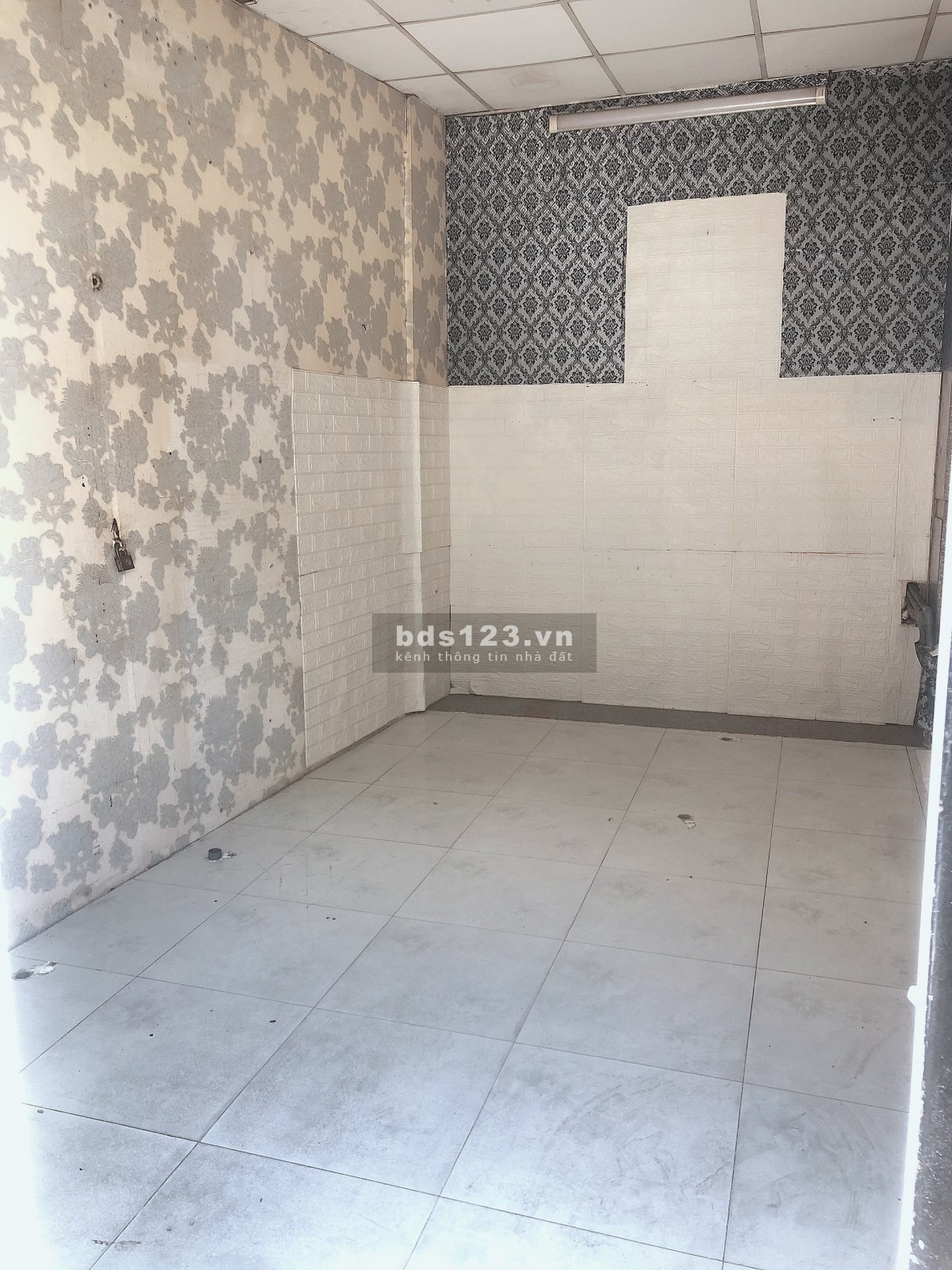 Mặt bằng có phòng ở lại, khu đông đúc, gần AEON Tân Phú, giá chỉ 5tr