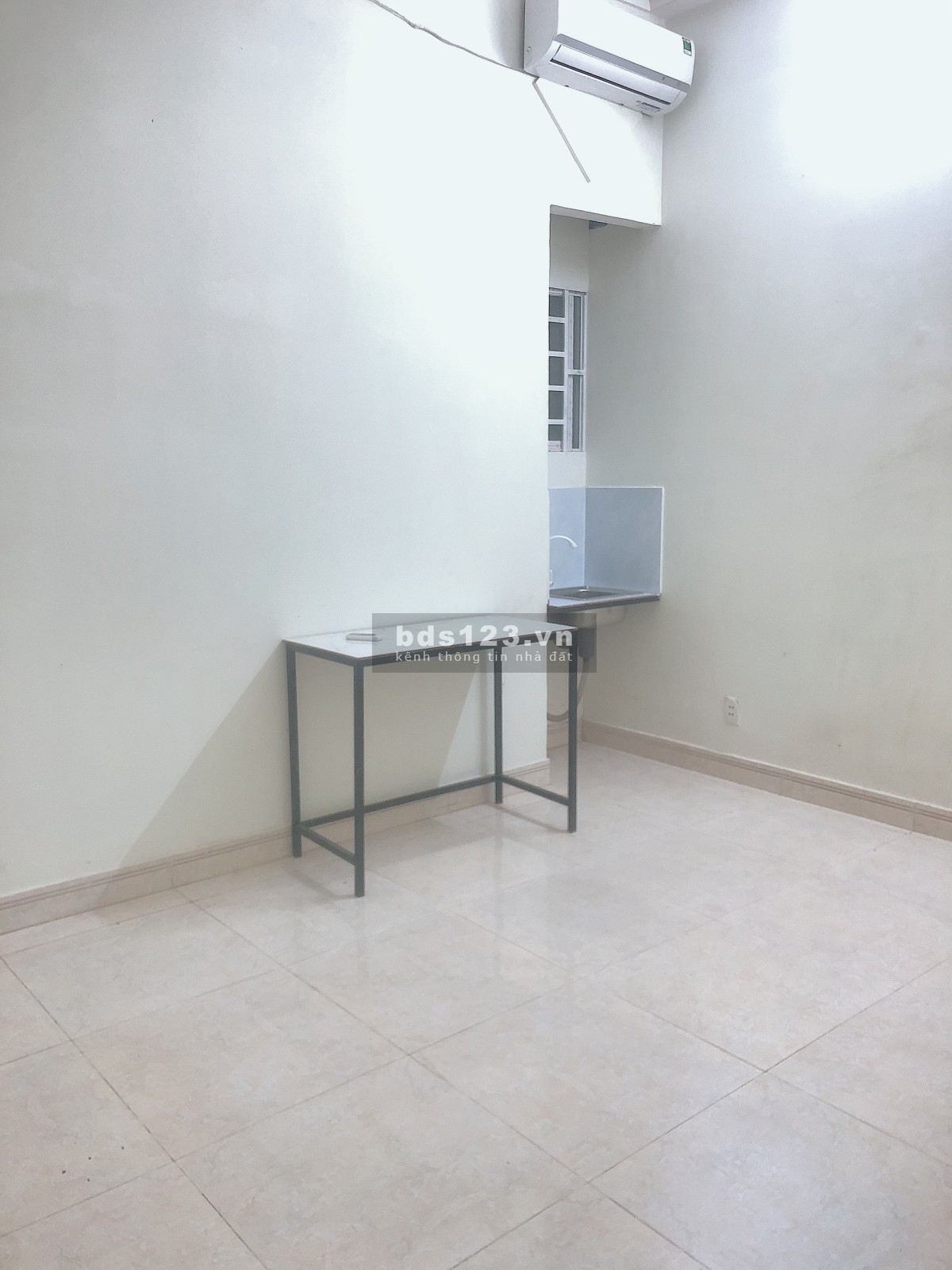 Mặt bằng có phòng ở lại, khu đông đúc, gần AEON Tân Phú, giá chỉ 5tr