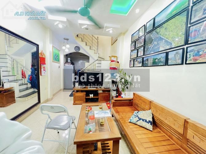 Bán nhà Quận Thanh Xuân, Ngõ rộng 3 gác đua, DT 35m², giá chỉ 3,33 tỷ