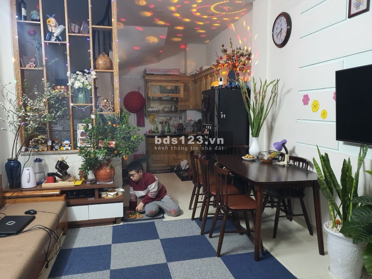 Bán nhà Âu Cơ ngõ thông tứ phía tiện ích đầy đủ, DTSD 36m², giá 3,5 tỷ đồng
