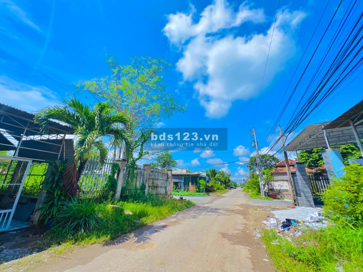 Bán đất Tây Ninh sát bên chợ Mỏ Công vừa đẹp vừa rẻ , giá nhỉnh 300 triệu