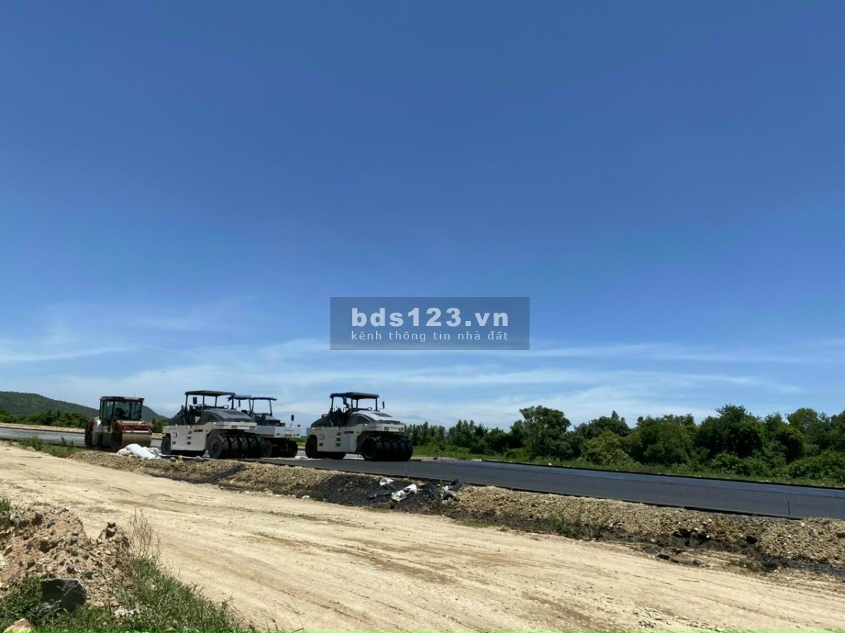 Đáo hạn ngân hàng, cần bán gấp lô đất Phan Hiệp 3 mặt tiền đường. 2875m2