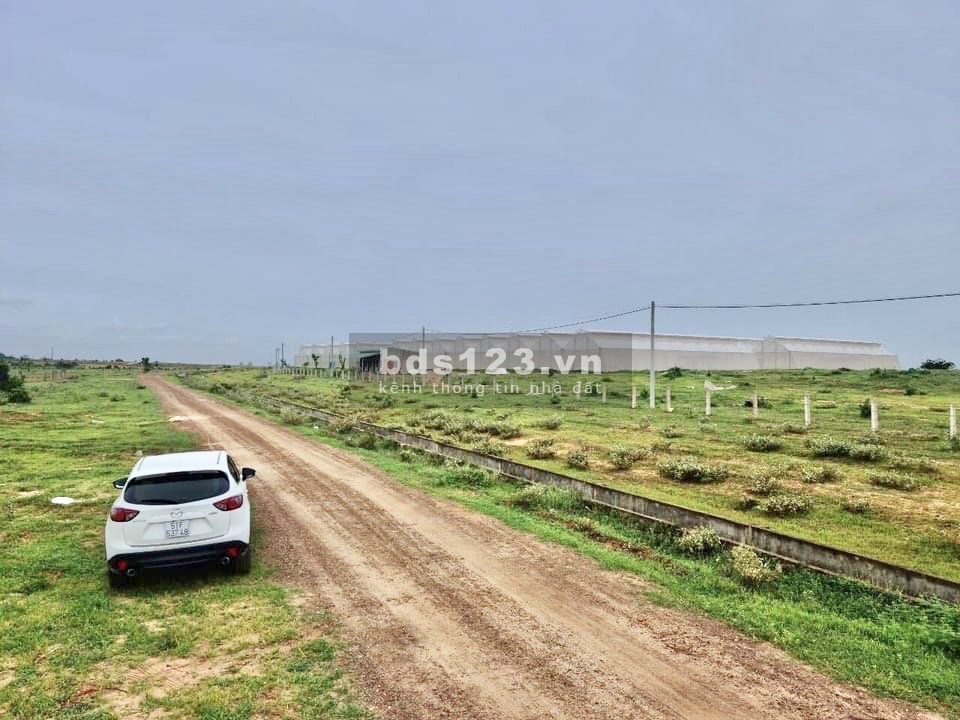 Đáo hạn ngân hàng, cần bán gấp lô đất Phan Hiệp 3 mặt tiền đường. 2875m2