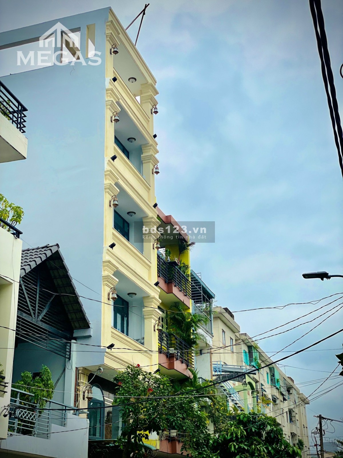 Căn Hộ Cao Cấp Giá Tốt, Đầy Đủ Nội Thất, Ban Công Riêng Ngay Dương Quảng Hàm - Văn Lang Cơ Sở 3