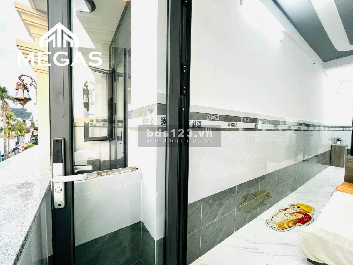 Căn Hộ Cao Cấp Giá Tốt, Đầy Đủ Nội Thất, Ban Công Riêng Ngay Dương Quảng Hàm - Văn Lang Cơ Sở 3