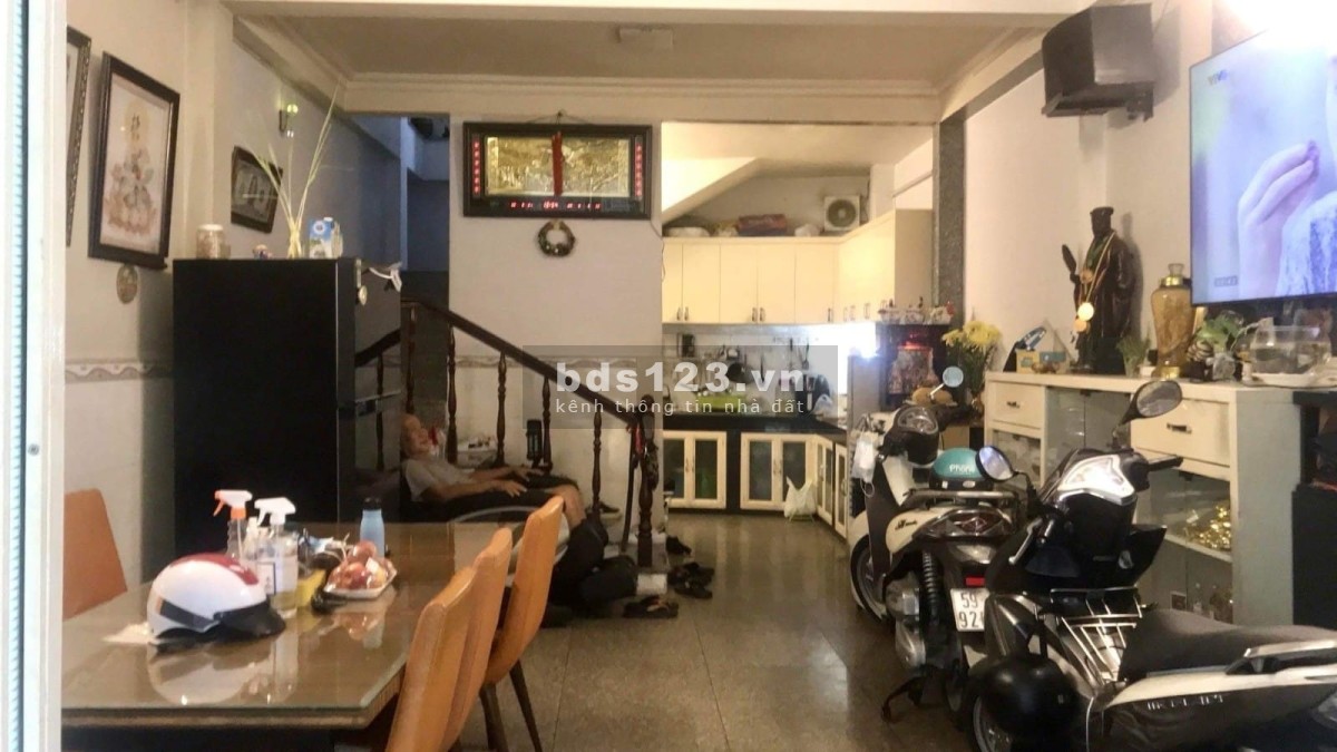 Bán nhà HXH Trần Xuân Soạn, DT 64m² x 3 lầu, MT 7m, có dòng tiền thu nhập hàng tháng, giá chỉ 8 tỷ