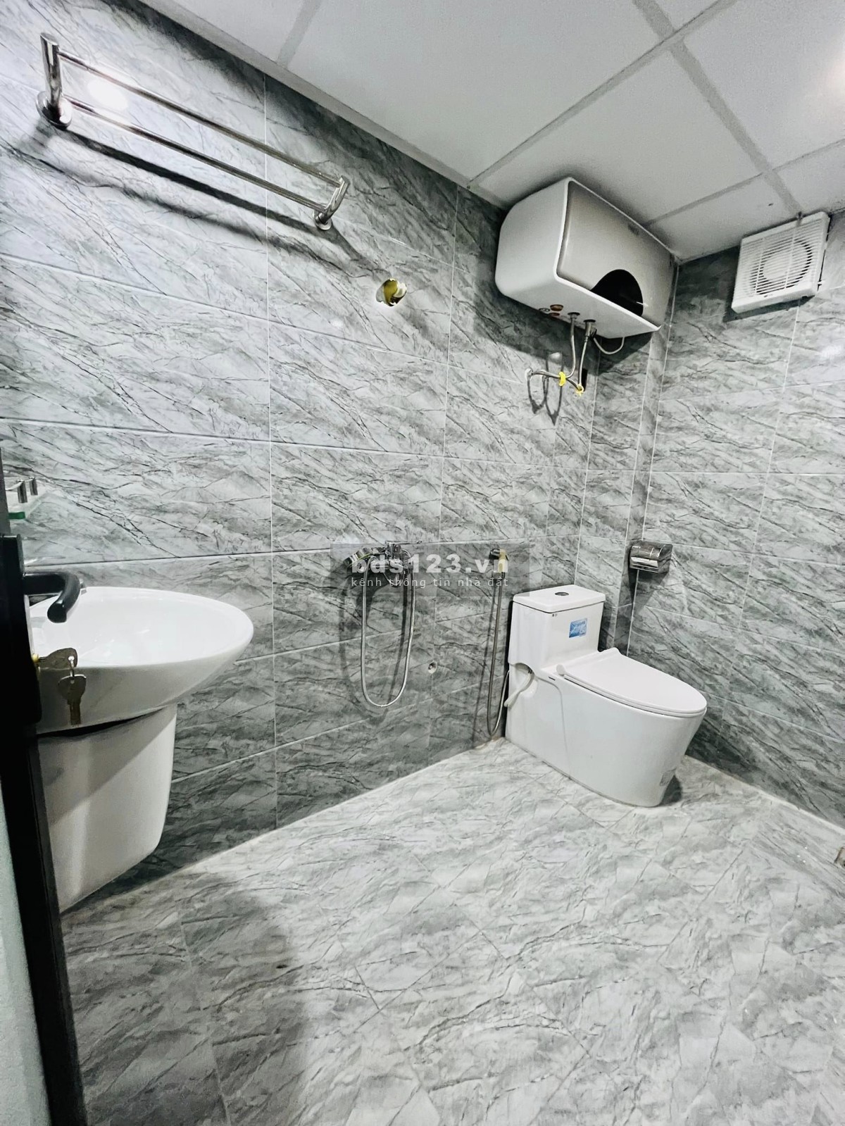 Bán nhà Trường Chinh giá 3.9 tỷ, DT 35m² x 4 tầng, MT 4m, nhà mới, ngõ thông