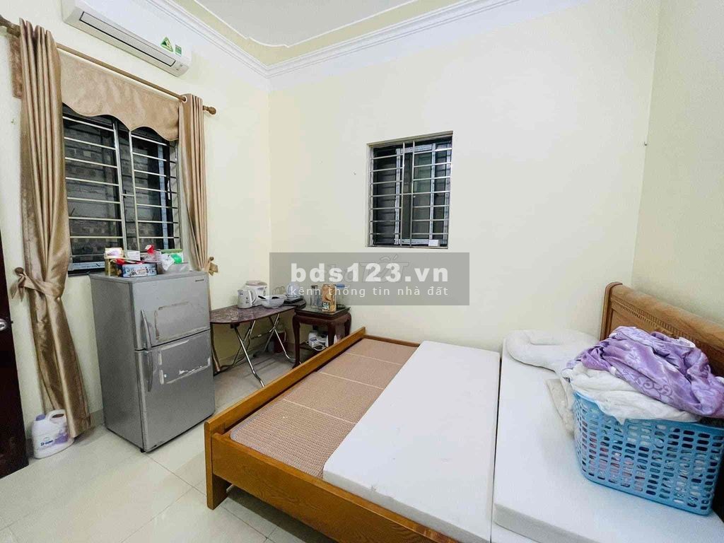 Bán nhà 6 tầng mặt tiền rộng Đại Từ nhỉnh 4 tỷ, khu dân cư đông đúc
