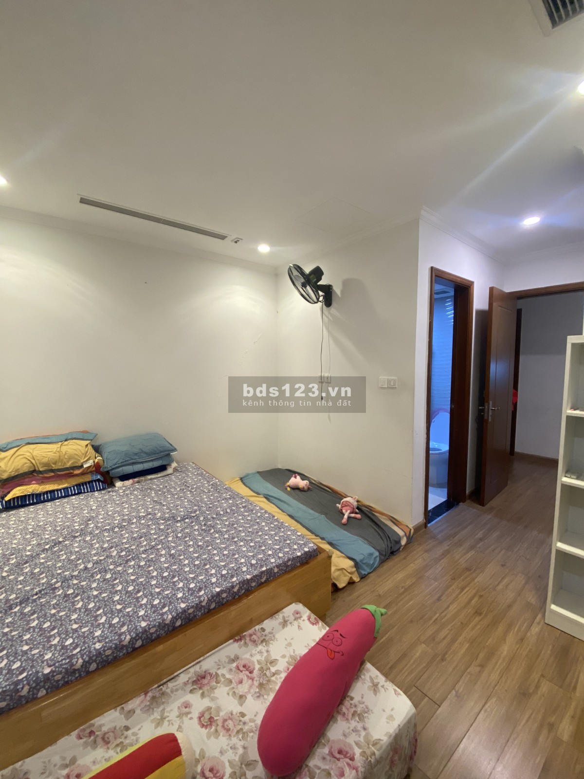 Bán căn 2 phòng ngủ dt 74m2 Park Hill Times City đầy đủ đồ, 4.1 tỷ, bao phí