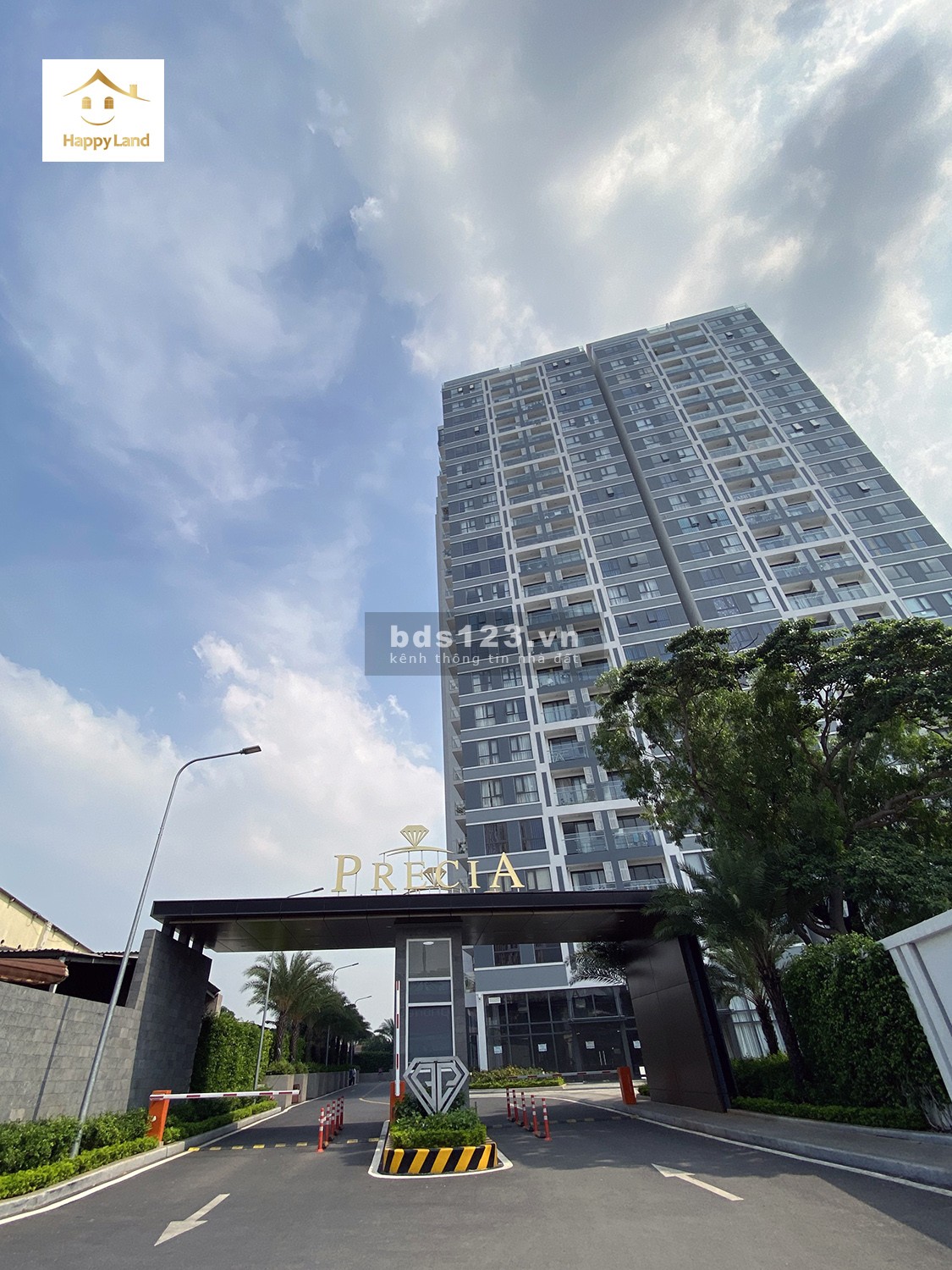 Bán căn hộ 3 pn dtsd 101m2, gần Thủ Thiêm Quận 2, nhà chưa ở có sổ chỉ 6.15 tỷ
